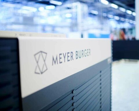 Stapelweise Hochleistungsmodule von_Meyer Burger