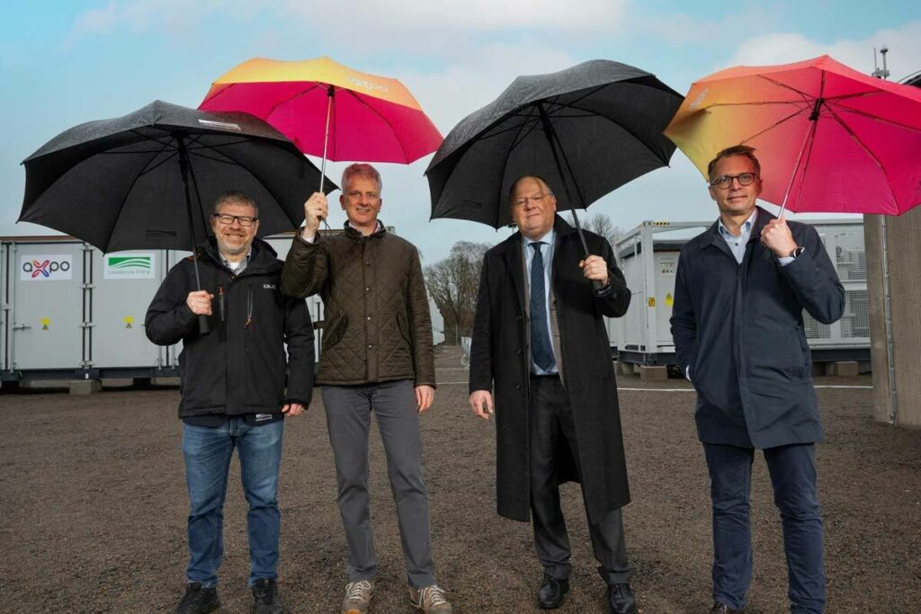 Foto - Johan Holmstedt, CEO Landskrona Energi; Frank Amend, Axpo Group, Head of Batteries & Hybrid Systems; Torkild Strandberg, chairman of the municipal council in the city of Landskrona; Håkon Røhne, Managing Director Axpo Nordic