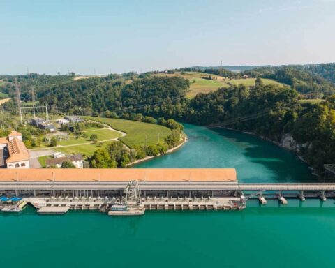 Das Wasserkraftwerk und die Unterstation Mühleberg (© BKW, Daniel Hager)