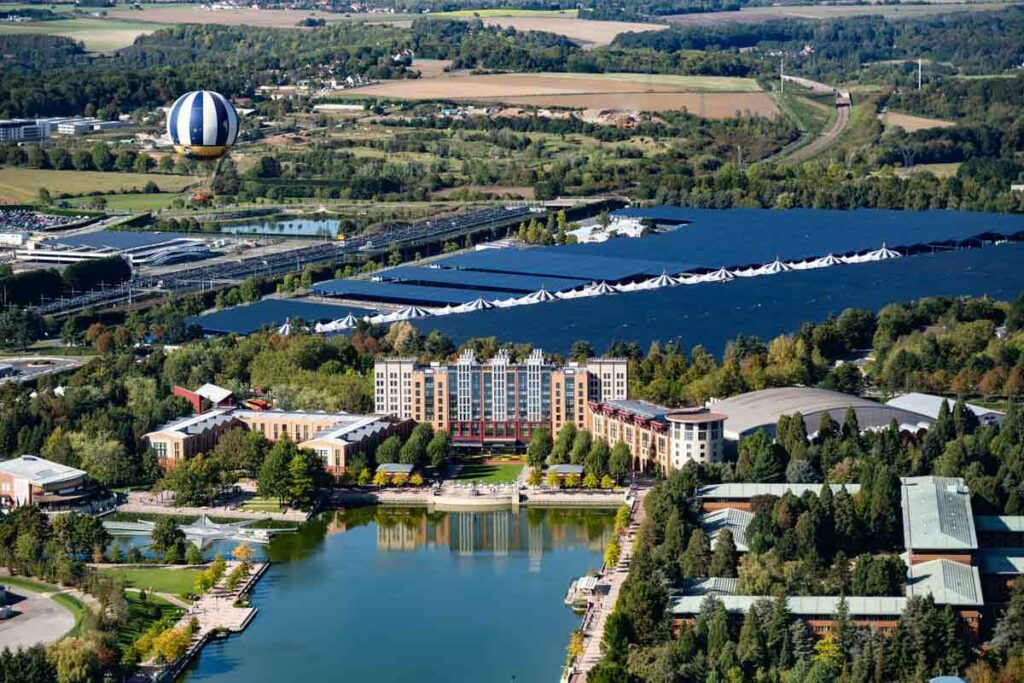 Axpo / Disney Paris - Solar-Parkplatzüberdachung, Foto: ©Disney