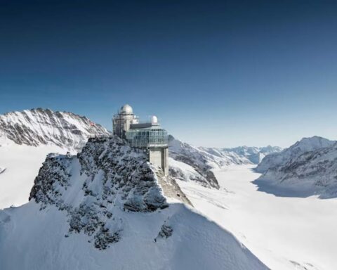 Jungfraujoch mit der Sphinx und dem Blick auf den Aletschgletscher