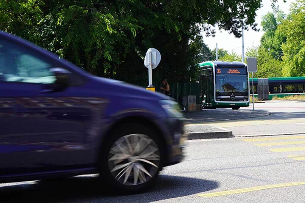 Ob Tram, Bus oder Auto: Jedes Verkehrsmittel bringt Kosten für die Allgemeinheit mit sich (Bild: Universität Basel, Catherine Weyer).