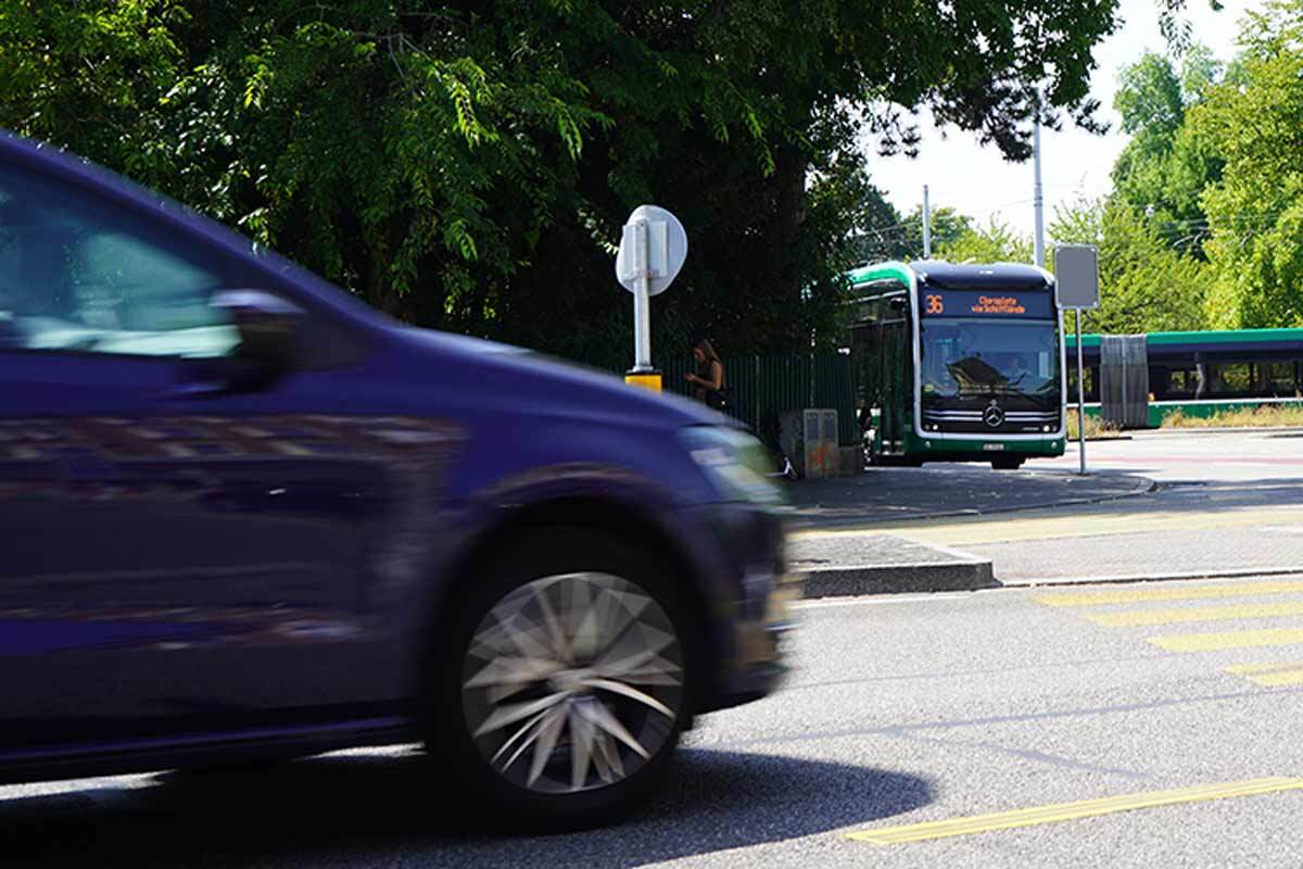 Ob Tram, Bus oder Auto: Jedes Verkehrsmittel bringt Kosten für die Allgemeinheit mit sich (Bild: Universität Basel, Catherine Weyer).