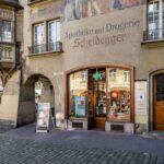 Die traditionsreiche Bären Apotheke am Zytglogge gehört seit Generationen zum Berner Stadtbild.