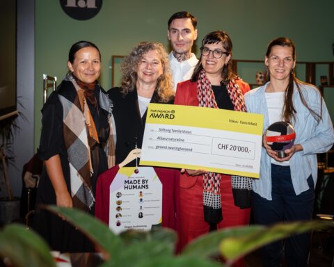 Vertreterinnen der Naturaline-Allianz und Jury-Mitglieder bei der Preisverleihung des Fair Fashion Award 2026